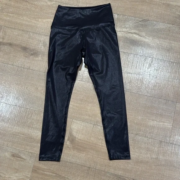 EUC Beyond Yoga Heather Rib Black Shine High Waisted Midi Legging Size XS - Picture 3 of 9